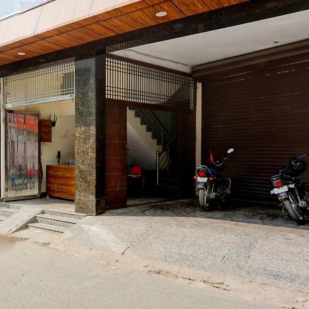 Hotel O Family Deluxe Nowe Delhi Zewnętrze zdjęcie