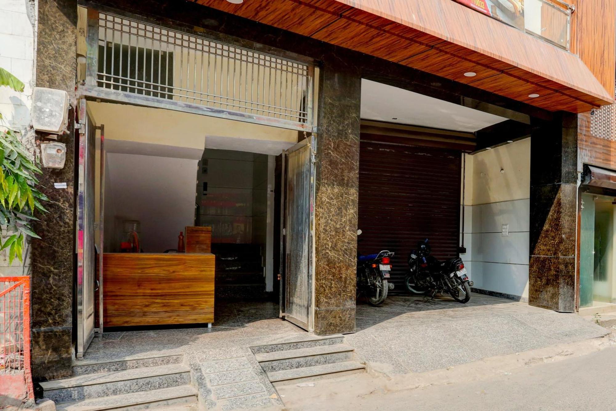 Hotel O Family Deluxe Nowe Delhi Zewnętrze zdjęcie